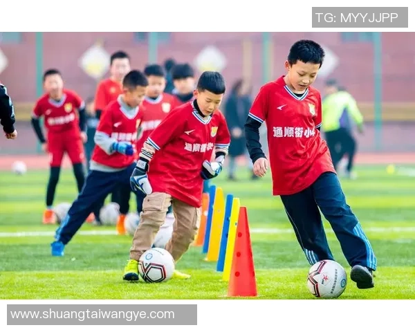 第七次来华的足球球星引发热议 他将如何影响中国足球发展