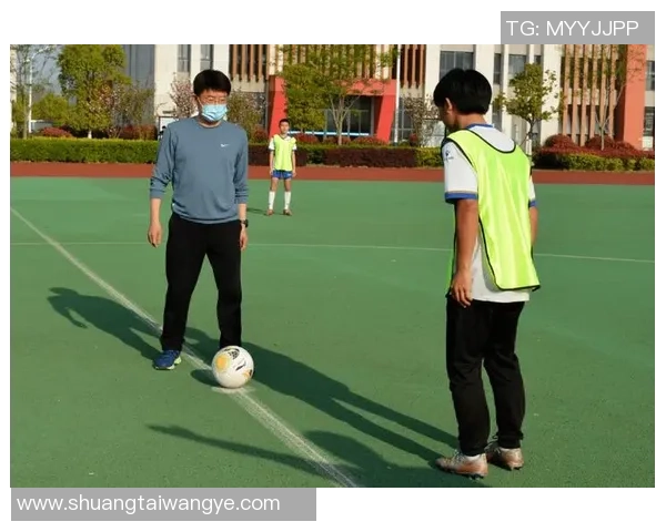 足球场上的风云人物 22号球员精彩瞬间展现出惊人技艺与独特魅力