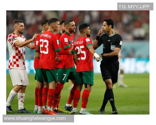 这位球星家里竟然拥有私人足球场，豪华程度让人惊叹